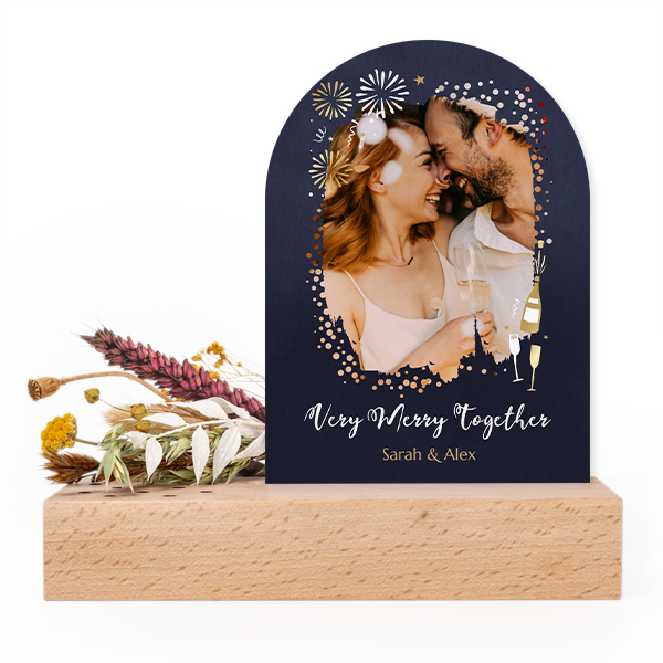 Wooden block with dried flowers and arched forex card