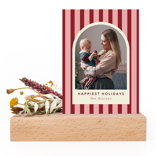 Wooden block with dried flowers and forex card Wooden block with dried flowers and forex card