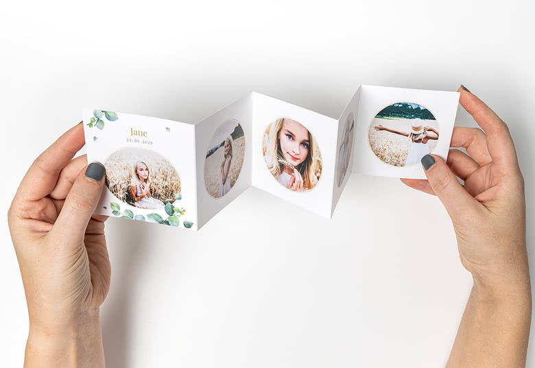 Fold out photo card