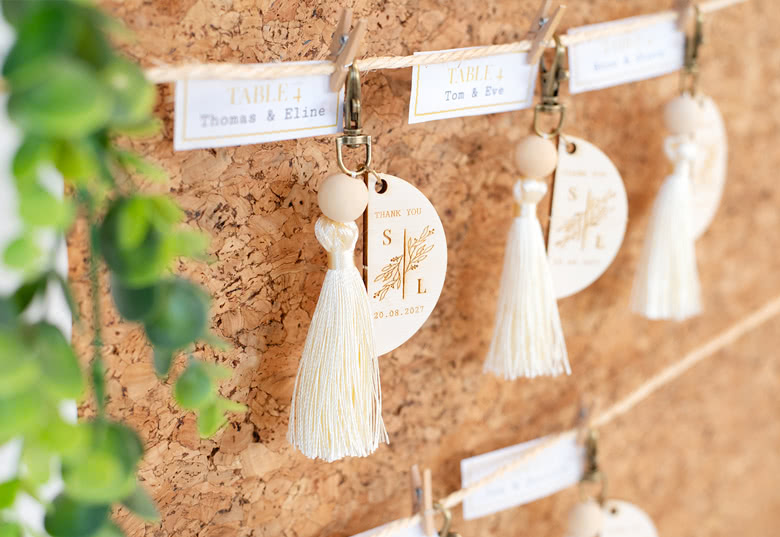Houten label sleutelhanger met kwastje (set van 6)
